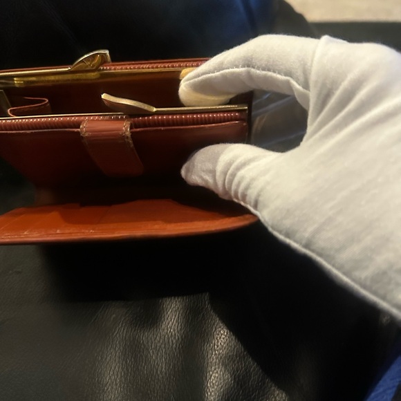 LV EPI kiss lock preloved brown wallet good condition see photos - Picture 9 of 10